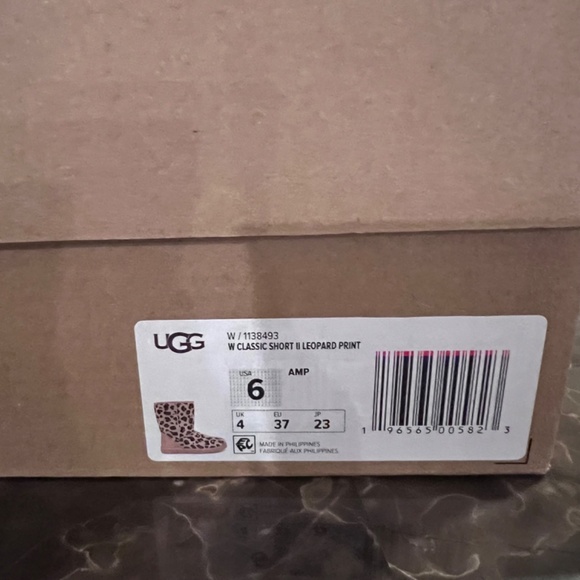 New UGG Classic Cheetah Print boots - Picture 5 of 5